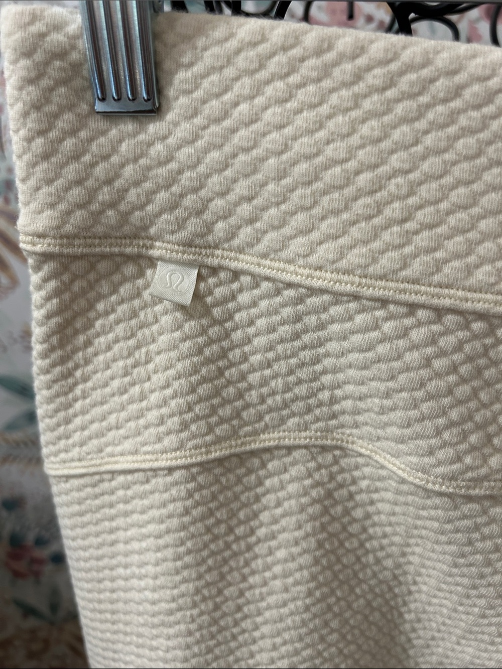Lululemon Can You Feel The Pleat Crop
Light Ivory Texture Wide Leg 10 Medium - Picture 9 of 10